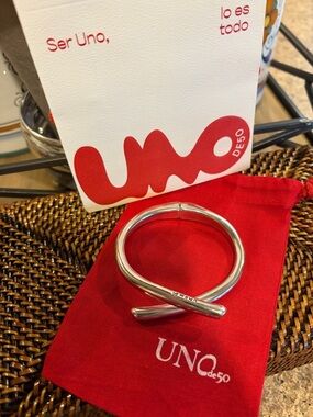 NWOT ,UNOde50 Silver Wrap Bracelet